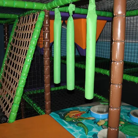 Οργανωμένο κάμπινγκ Tent Hondje Met Prive Sanitair Nistelrode