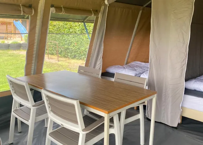 Tent Hondje Met Privé Sanitair Tente de luxe Nistelrode